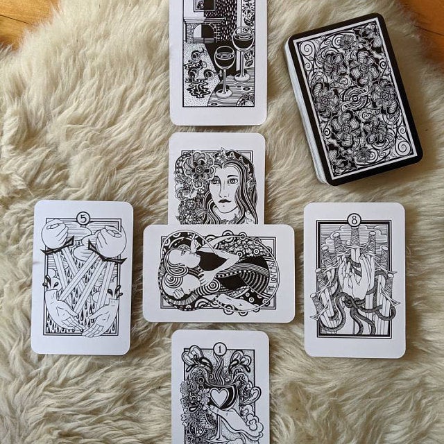 heart-and-hands-tarot-card-reading - My Wandering Fool Tarot